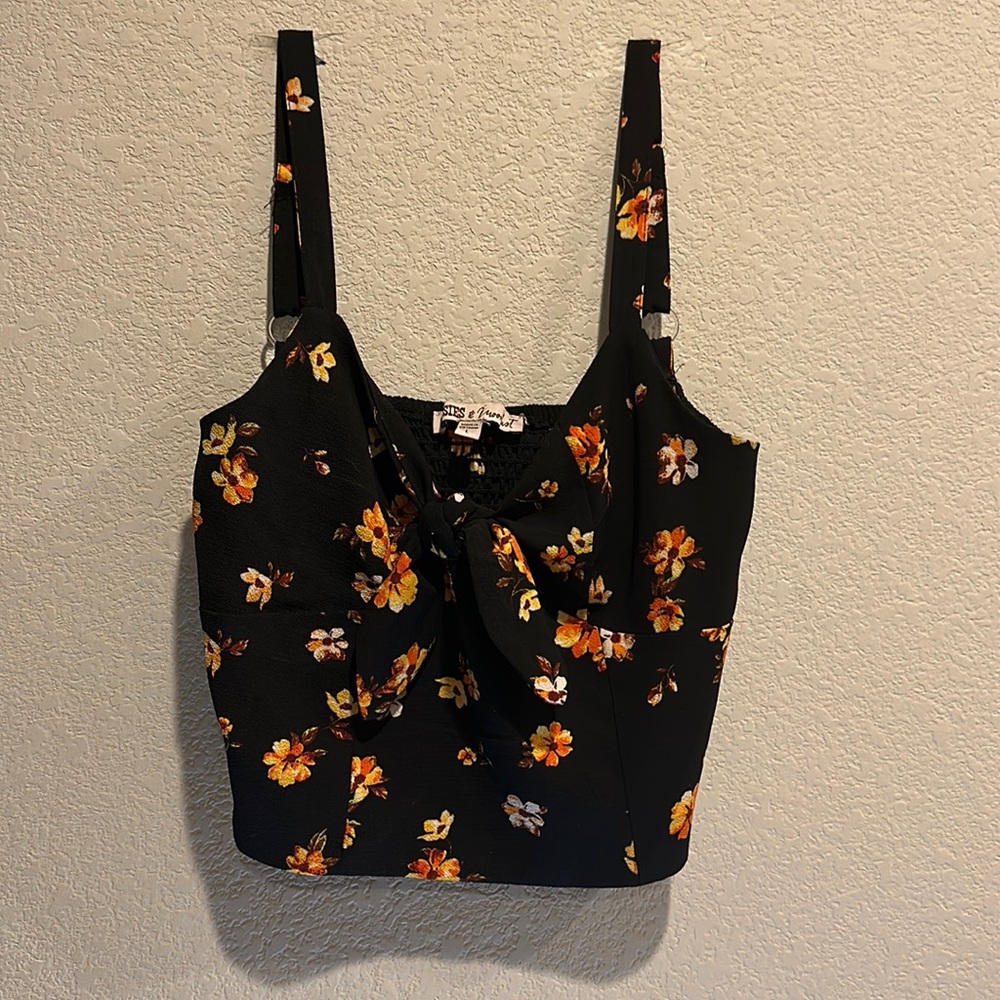 Black floral crop top